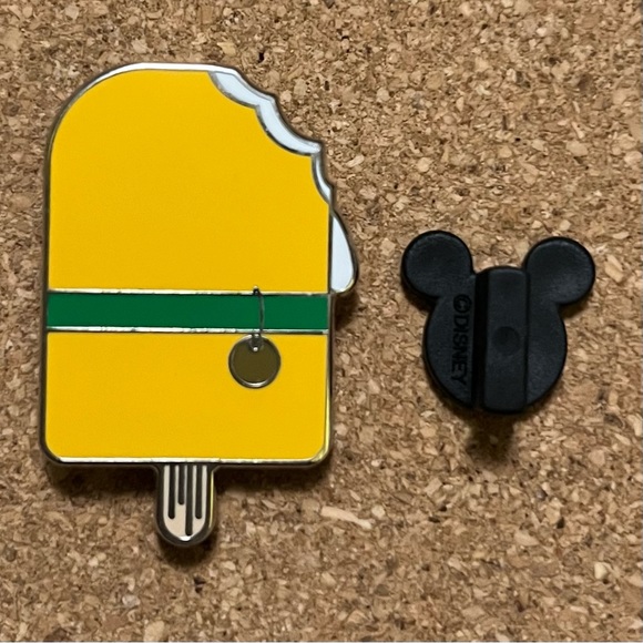 Disney Parks Trading Pin Ice Cream Popsicle Mystery Pack Pluto Brand New opened - Picture 1 of 2